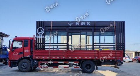 吸煙亭3*7米裝車發(fā)貨了，這么大的亭子是如何發(fā)走的呢